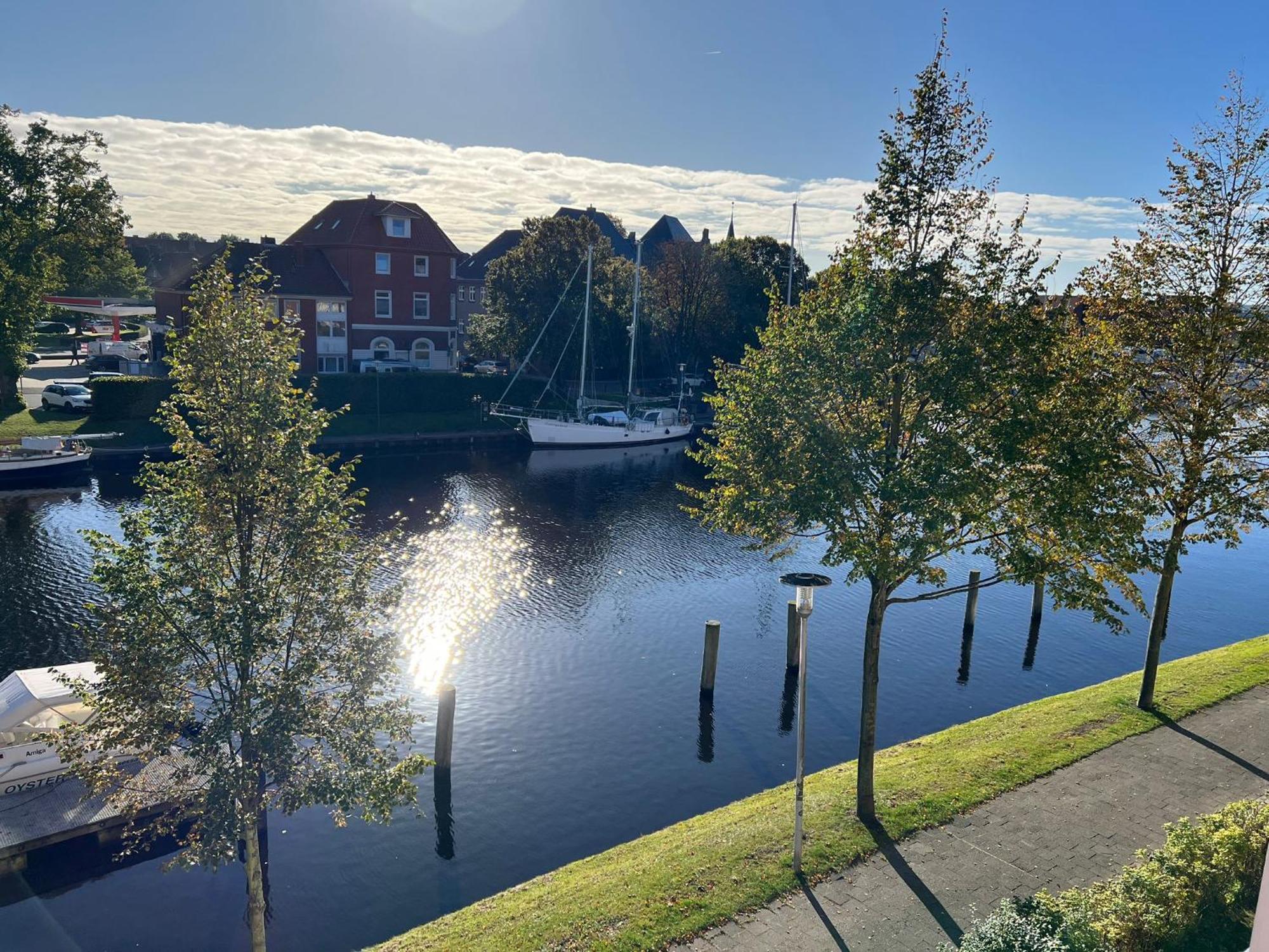Gemuetliches Studio Im Stadtkern Mit Kanalblick Emden Bagian luar foto